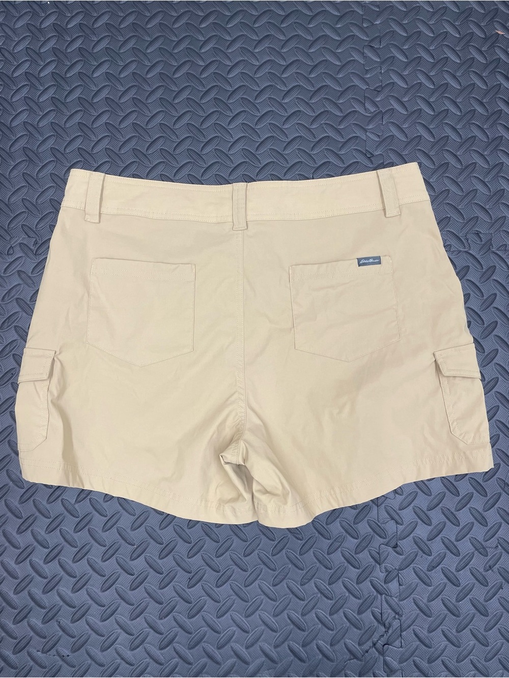 Eddie Bauer Women 16 Shorts 5" Inseam 2-Way Stretch Snap-Close Side Cargo Pocket - Picture 2 of 8
